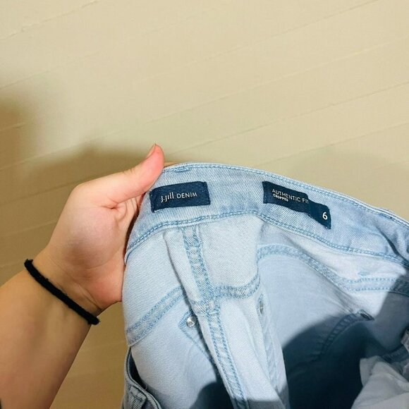 J. Jill Denim Light Wash Authentic Fit Cropped Jeans SZ 6 Cotton Tencel Lyocell - Picture 8 of 9